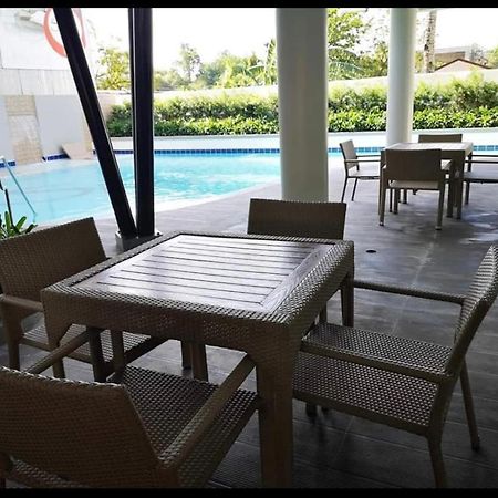 One Spatial Two Bedroom Condominium Unit With Pool And Gym Free Netflix And Wifi Iloilo City Buitenkant foto