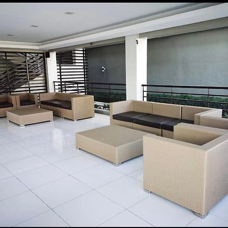 One Spatial Two Bedroom Condominium Unit With Pool And Gym Free Netflix And Wifi Iloilo City Buitenkant foto