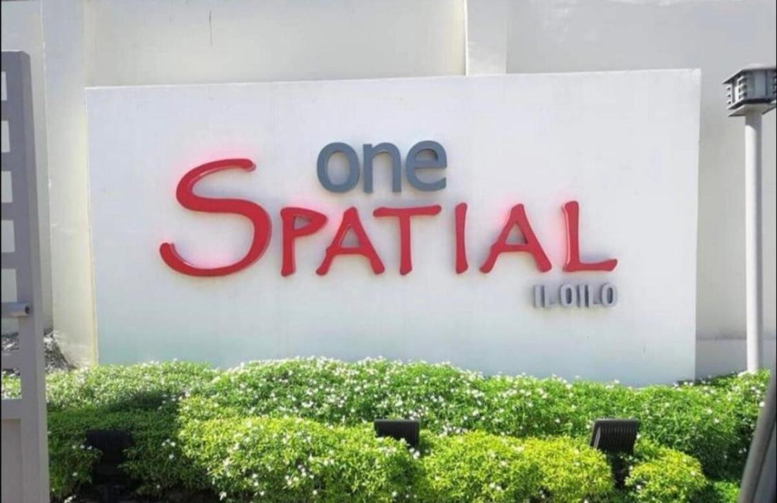 One Spatial Two Bedroom Condominium Unit With Pool And Gym Free Netflix And Wifi Iloilo City Buitenkant foto