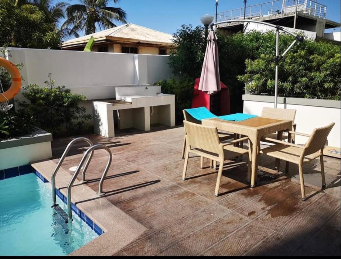 One Spatial Two Bedroom Condominium Unit With Pool And Gym Free Netflix And Wifi Iloilo City Buitenkant foto