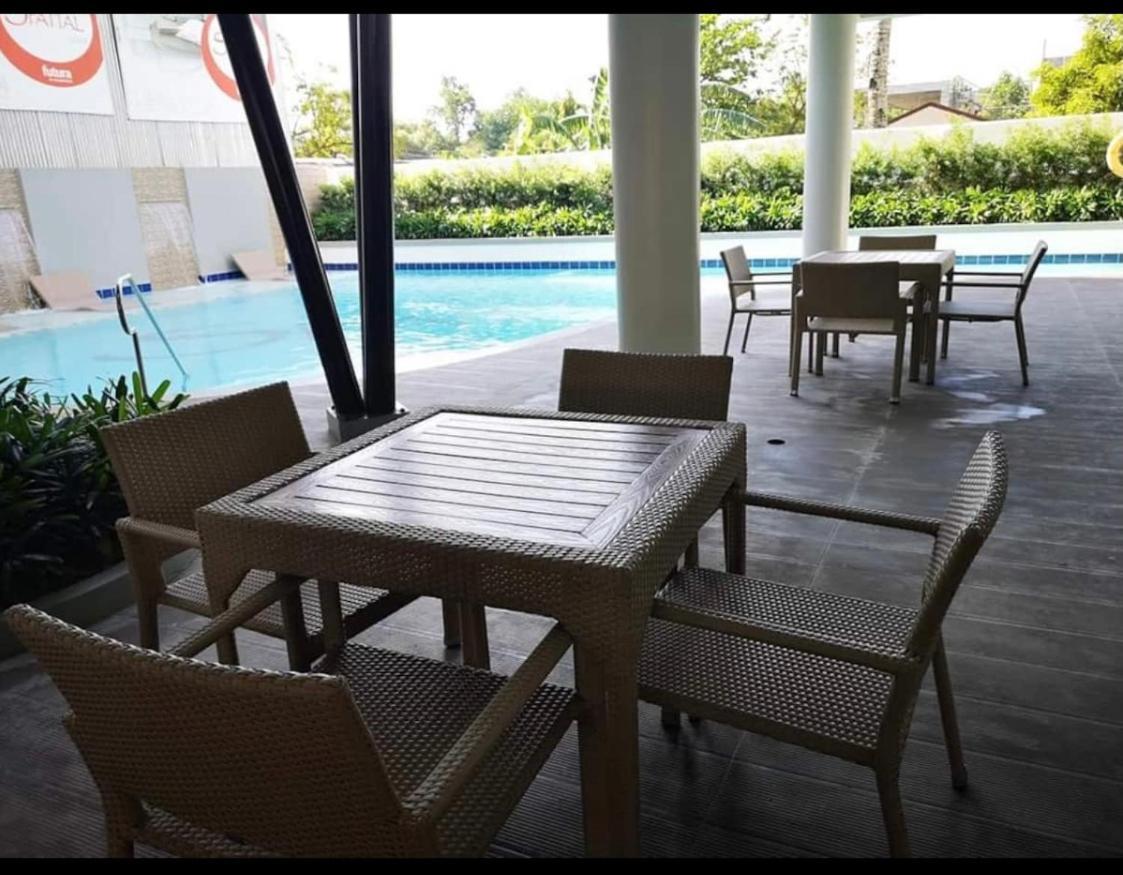 One Spatial Two Bedroom Condominium Unit With Pool And Gym Free Netflix And Wifi Iloilo City Buitenkant foto