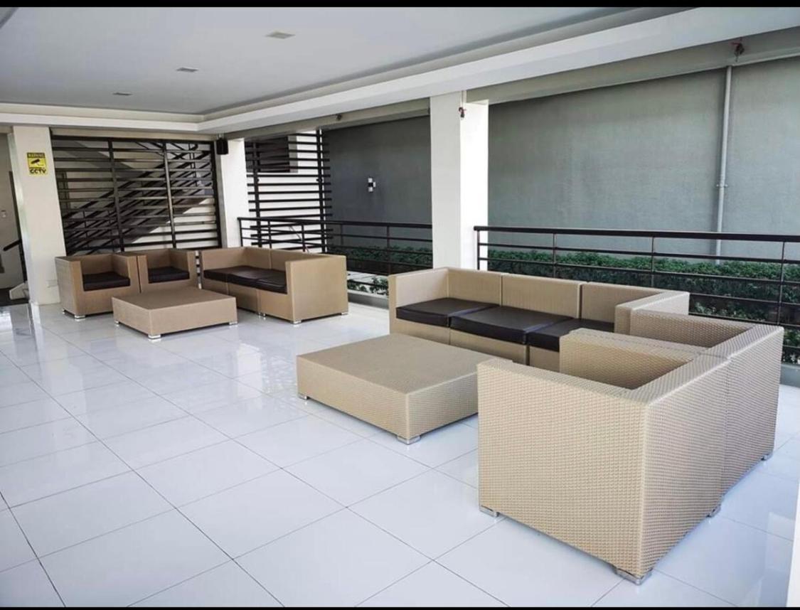 One Spatial Two Bedroom Condominium Unit With Pool And Gym Free Netflix And Wifi Iloilo City Buitenkant foto