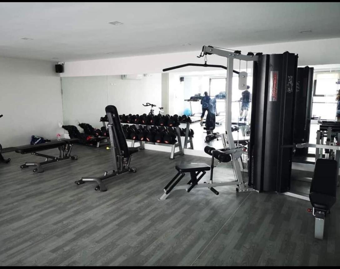 One Spatial Two Bedroom Condominium Unit With Pool And Gym Free Netflix And Wifi Iloilo City Buitenkant foto